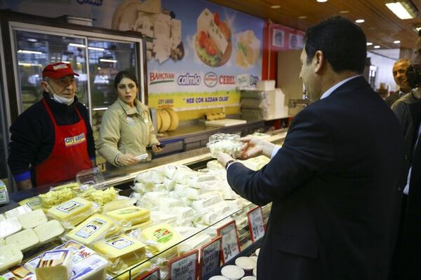 Marketlerde gıda kontrolü - Tarım ve Orman Bakanlığı gıda kontrol ekipleri - peynir - Sputnik Türkiye