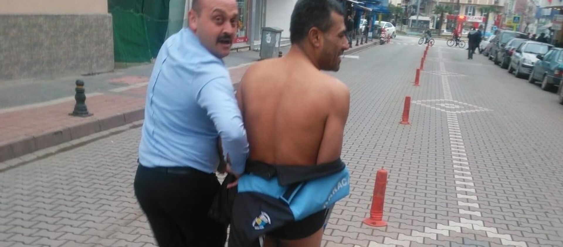 Bursa'da bir adam sokakta çırılçıplak yürüdü - Sputnik Türkiye, 1920, 02.02.2019