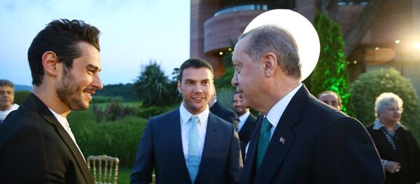 Cem Belevi - Recep Tayyip Erdoğan - Sinan Akçıl Cem Belevi - Recep Tayyip Erdoğan - Sinan Akçıl - Sputnik Türkiye