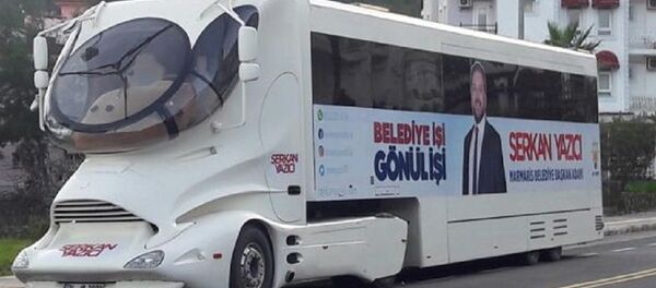Serkan Yazıcı, seçim otobüsü Serkan Yazıcı, seçim otobüsü - Sputnik Türkiye