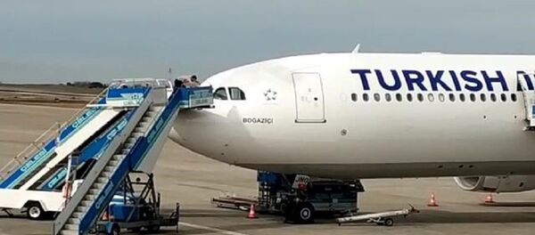 THY uçağının camı havadayken çatladı - Sputnik Türkiye