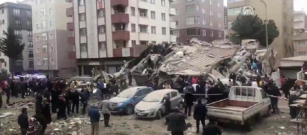 İstanbul'da 6 katlı bir bina çöktü - Sputnik Türkiye