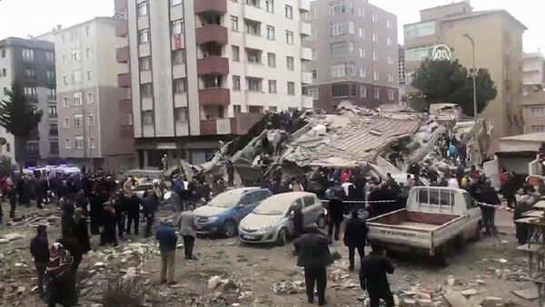 İstanbul'da 6 katlı bir bina çöktü - Sputnik Türkiye
