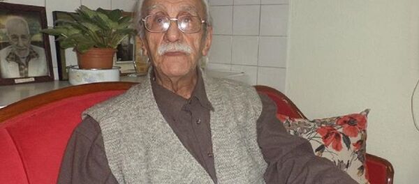 96 yaşındaki emekli öğretmene soruşturma: 'Karikatür paylaştım diye beni tutuklayacaksanız hemen kelepçeyi takın' dedim - Sputnik Türkiye