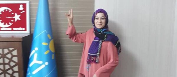 Siyasete İYİ Parti'de başlayan Hilal Ülkü Türedi, CHP'nin ilk başörtülü adayı oldu. - Sputnik Türkiye