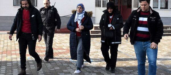 Öğretmeni bıçaklayan Mehtap Ö. gözaltına alındı. - Sputnik Türkiye