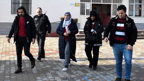 Öğretmeni bıçaklayan Mehtap Ö. gözaltına alındı. - Sputnik Türkiye