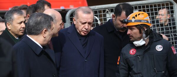 Cumhurbaşkanı Erdoğan Kartal'daki enkaz alanında Cumhurbaşkanı Erdoğan Kartal'daki enkaz alanında - Sputnik Türkiye