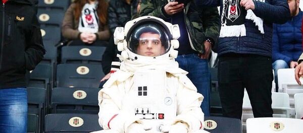 Yeşilay'ın kampanyası olan astronot Yeşilay'ın kampanyası olan astronot - Sputnik Türkiye