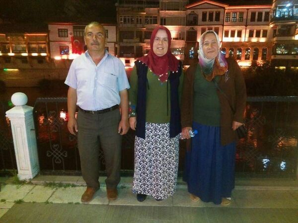 Kriz merkezinde yakınlarından haber almak için bekleyenler arasında bulunan Ertuğrul Kavak kalp krizi geçirdi, kaldırıldığı hastanede tüm müdahalelere rağmen kurtarılamadı.  - Sputnik Türkiye