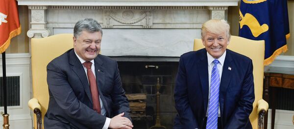 Ukrainian President Petro Poroshenko, left, and US President Donald Trump during their meeting Ukrainian President Petro Poroshenko, left, and US President Donald Trump during their meeting - Sputnik Türkiye