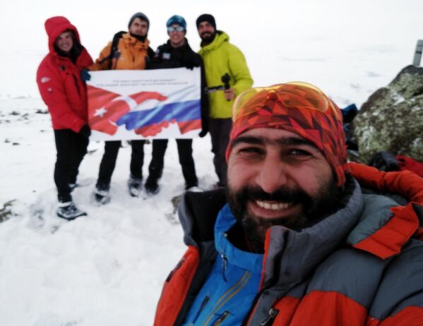 Türk ve Rus dağcılar, 103 yıl sonra atalarının savaştığı Kargapazar Dağı'na tırmandı - Sputnik Türkiye