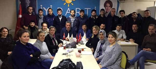 İYİ Parti’de ilçe yönetiminden istifa: Kombi sökenleri tercih ettiniz - Sputnik Türkiye