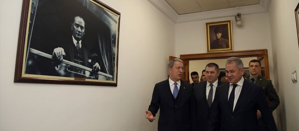 Milli Savunma Bakanı Hulusi Akar ile Rusya Savunma Bakanı Sergey Şoygu - Sputnik Türkiye