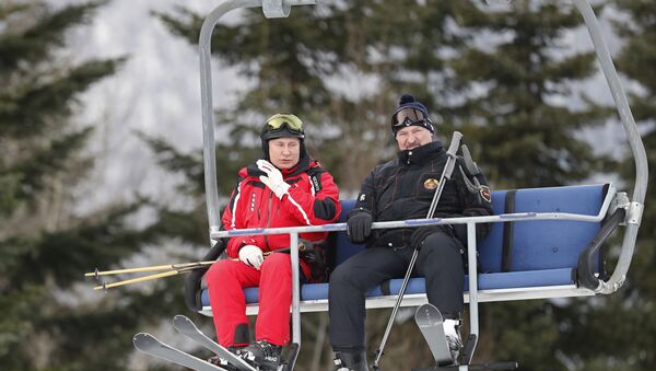 Rusya Devlet Başkanı Vladimir Putin ile Belarus Devlet Başkanı Aleksandr Lukaşenko, Rusya’nın Soçi kentinde kayak yaptı. - Sputnik Türkiye