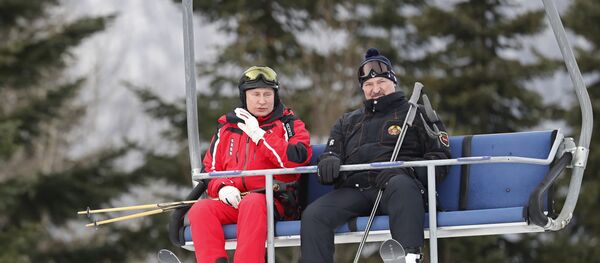 Rusya Devlet Başkanı Vladimir Putin ile Belarus Devlet Başkanı Aleksandr Lukaşenko, Rusya’nın Soçi kentinde kayak yaptı. - Sputnik Türkiye