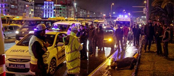 Fatih'te yaya geçidinden geçerken minibüsün çarptığı Fas uyruklu kadın hayatını kaybetti. - Sputnik Türkiye
