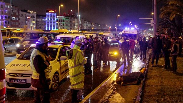 Fatih'te yaya geçidinden geçerken minibüsün çarptığı Fas uyruklu kadın hayatını kaybetti. - Sputnik Türkiye