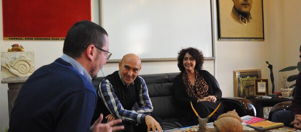 Tunç Soyer - Neptün Soyer - Sputnik Türkiye