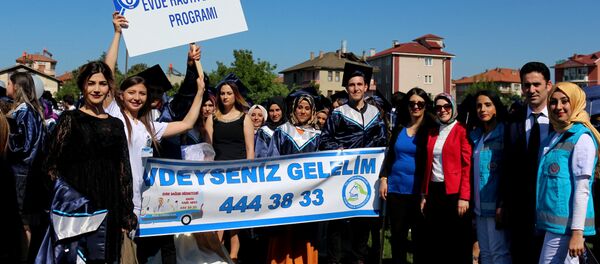 Evde Hasta Bakımı Bölümü öğrencileri - Sputnik Türkiye