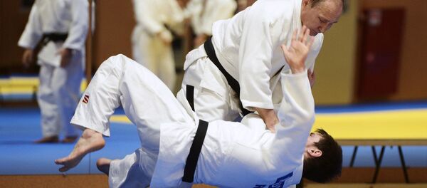 Rusya Devlet Başkanı Putin, Cumhurbaşkanı Erdoğan ve İran Cumhurbaşkanı Ruhani ile gerçekleştirilen Suriye konulu toplantının ardından Soçi’de judo yaptı. - Sputnik Türkiye