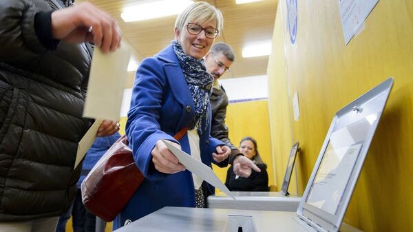 İsviçre hükumetinden yeni seçim sistemini 'hackleme' çağrısı - Sputnik Türkiye