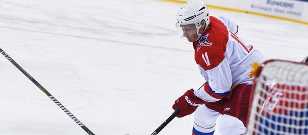 Rusya’nın Soçi kentinde gerçekleşen üçlü Soçi zirvesi sonrası Soçi’de kalan Rusya Devlet Başkanı Vladimir Putin, tatil için kentte bulunan Belarus Cumhurbaşkanı Aleksandr Lukaşenko ile hokey maçında karşı karşıya geldi. - Sputnik Türkiye