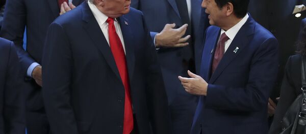 Japonay Başbakanı Şinzo Abe ABD Başkanı Donald Trump - Sputnik Türkiye