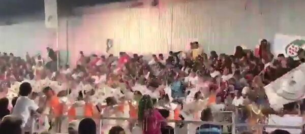 Karnaval kutlamaları sırasında sahne çöktü: 34 kişi yaralandı - Sputnik Türkiye