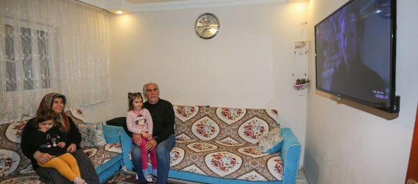 Çukur’dan etkilenip soyadlarını değiştiren aile Çukur’dan etkilenip soyadlarını değiştiren aile - Sputnik Türkiye