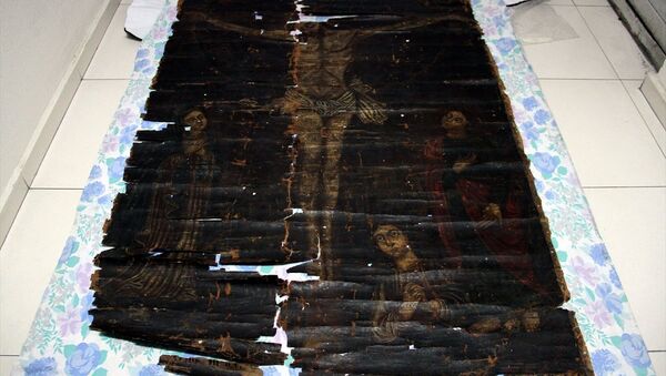 Kayseri'de, 13. yüzyıla ait olduğu değerlendirilen, Hazreti İsa'nın çarmıha gerilişi ve onu üzüntü ile izleyen 1 kadın ve 2 erkeğin bulunduğu tablo elde geçirildi. - Sputnik Türkiye
