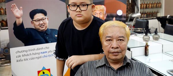 Trump ve Kim modelini ücretsiz kesen berber - Sputnik Türkiye