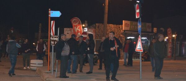 Merkez üssü Çanakkale'nin Ayvacık ilçesi olan 5.0 büyüklüğünde bir deprem meydana geldi. Deprem sebebiyle endişeli anlar yaşayan bazı vatandaşlar sokağa çıktı. - Sputnik Türkiye