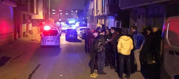 Ayvacık'taki depremin ardından Gaziosmanpaşa'da çatlakların oluştuğu bina boşaltıldı - Sputnik Türkiye