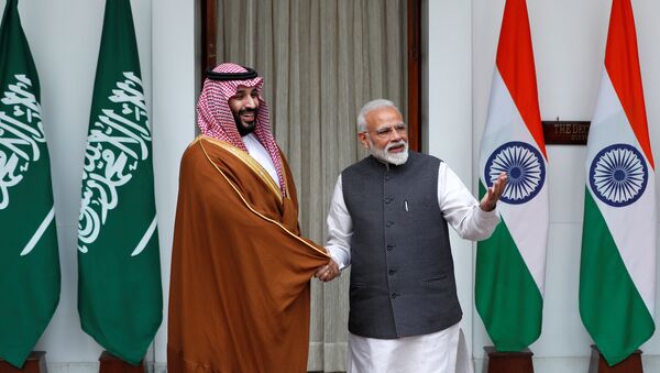 Saudi Arabia's Crown Prince Mohammed bin Salman shakes hands with India's Prime Minister Narendra Modi ahead of their meeting at Hyderabad House in New Delhi, India, February 20, 2019 - Sputnik Türkiye