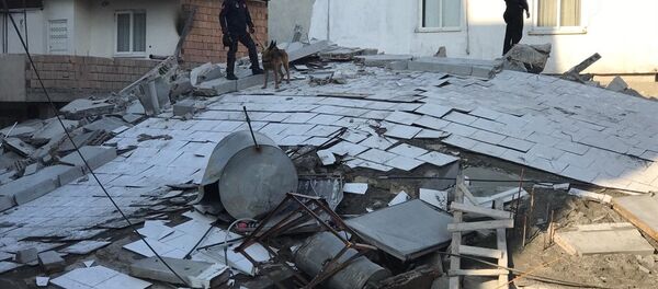 Mersin'de 5 katlı bina çöktü - Sputnik Türkiye