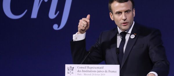 Fransa'daki Yahudi Kurumları Konseyi'nin (CRIF) yıllık yemeğine katılan Emmanuel Macron, '2. Dünya Savaşı sonrası en kötü düzeye' ulaştığını söylediği anti semitizmle mücadele için yol haritasını açıkladı. - Sputnik Türkiye