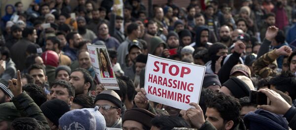 Cammu Keşmir saldırısının ardından Keşmirliler kendilerine yönelen tehditleri protesto etti Cammu Keşmir saldırısının ardından Keşmirliler kendilerine yönelen tehditleri protesto etti - Sputnik Türkiye