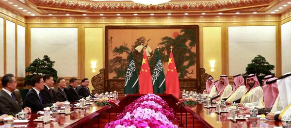 Muhammed Bin Selman, Çin Devlet Başkanı Şi Cinping ile bir araya geldi - Sputnik Türkiye