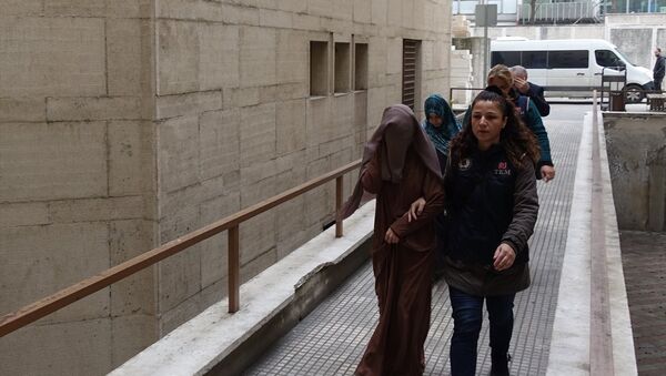 Bursa'da IŞİD yönelik operasyonda, aralarında İnterpol tarafından aranan 2 kadının da bulunduğu 4 kişi gözaltına alındı - Sputnik Türkiye