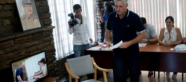 Küba Devlet Başkanı Miguel Diaz Canel, oy kullandıktan sonra açıklama yaptı - Sputnik Türkiye