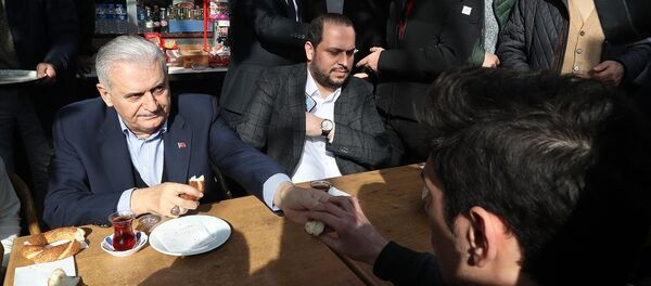 Binali Yıldırım - çay - Sputnik Türkiye