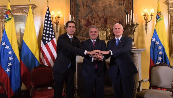 Kendisini Venezüella geçici Devlet Başkanı ilan eden Juan Guaido ve ABD Başkan Yardımcısı Mike Pence, Kolombiya'nın başkenti Bogota'da gerçekleştirilen Lima Grubu toplantısında bir araya geldi. - Sputnik Türkiye