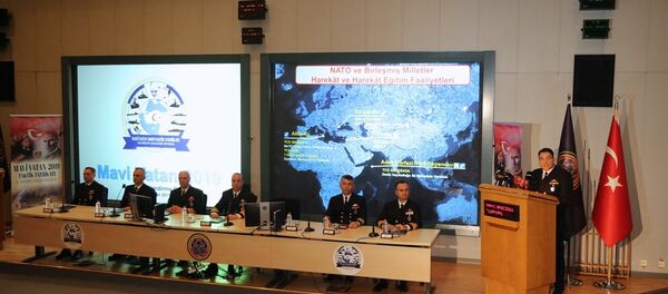 Deniz Kuvvetleri Komutanlığı tarafından Cumhuriyet tarihinde ilk defa Türkiye'yi çevreleyen üç denizde 103 geminin katılımıyla eş zamanlı gerçekleştirilecek Mavi Vatan 2019 Tatbikatı yarın başlayacak. - Sputnik Türkiye