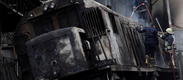 Rescue workers put out a fire at the main train station in Cairo, Egypt, February 27, 2019 - Sputnik Türkiye