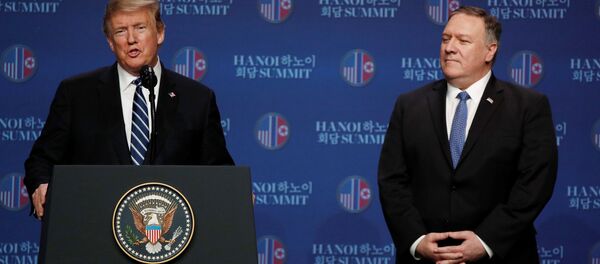 Donald Trump- Mike Pompeo - Sputnik Türkiye