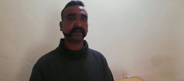 Pakistan'ın elindeki Hint pilot - Sputnik Türkiye