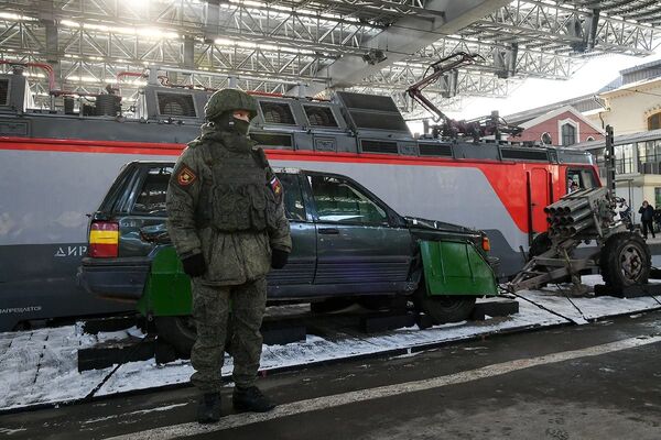 Rus ordusu, Suriye'de ele geçirilen askeri teçhizatı müze trenle Rusya genelinde sergiliyor - Sputnik Türkiye
