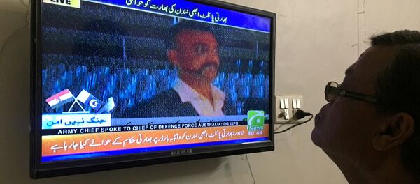 Pakistan, esir pilotu Hindistan'a iade etti - Sputnik Türkiye