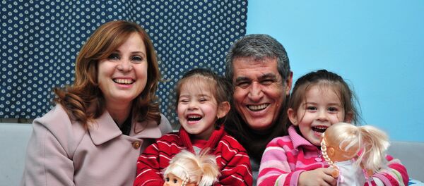 CHP, İzmir Balçova'da adaylığı reddedilen Mehmet Ali Çalkaya'nın yerine eşi Fatma Çalkaya'yı aday gösterdi - Sputnik Türkiye